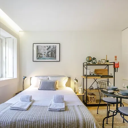Lovelystay - Taipas Studio With Ac Apartment