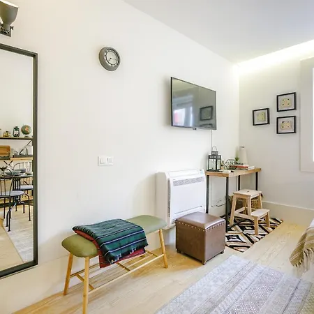 Lovelystay - Taipas Studio With Ac Apartment *